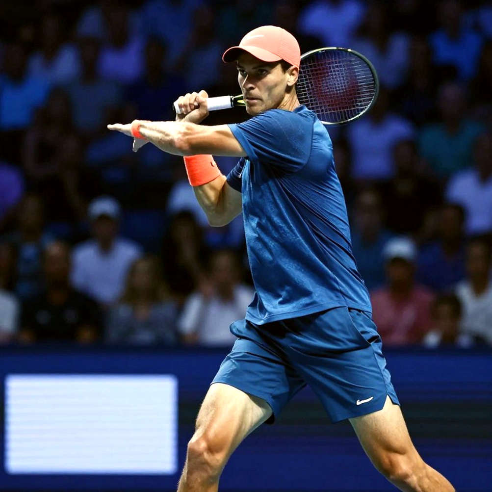 Dabrowski và Stefani vô địch Wuhan: Chức vô địch thứ ba liên tiếp và lỗ hổng dữ liệu không ai nhắc tới